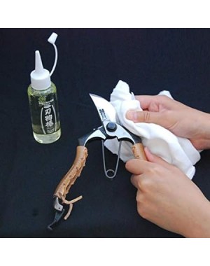 Japanese Camellia Oil for the Maintenance of Knives, Scissors and Other Cutting Tools - Kurobara Made in Japan Japanese Camellia Oil for the Maintenance of Knives, Scissors and Other Cutting Tools - Kurobara Made in Japan